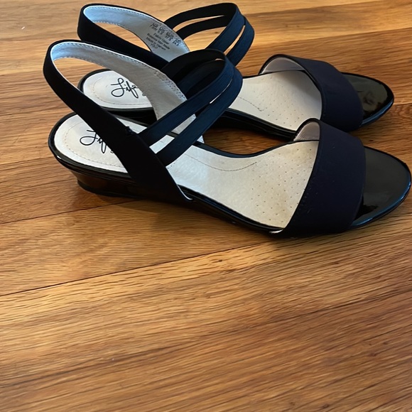 Life Stride Yolo Wedge Sandal in black size 7.5W  NWOT - Picture 8 of 11